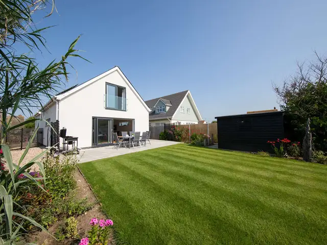 3BR Stylish Home, Sea View, Walk to East Wittering