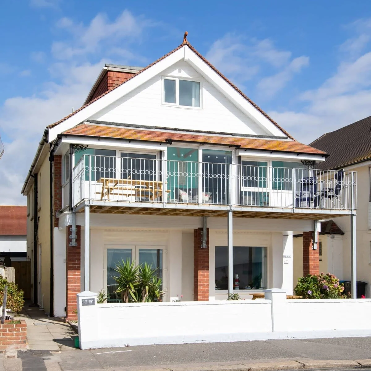 The property is split into 2 apartments, with 4 beds on the ground floor and 6 beds on 1-2nd floor.