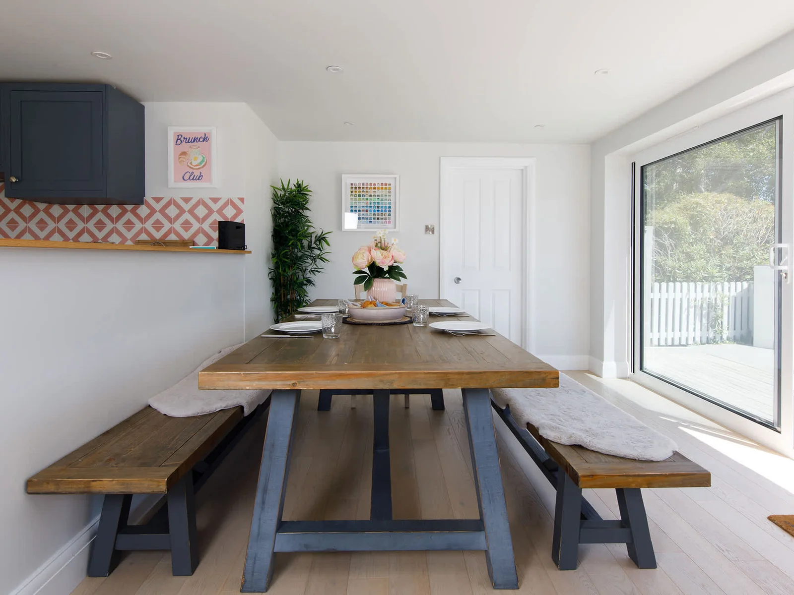 The dining table with bench seating can seat up to 10 people and the perfect place for long, leisurely dinners.