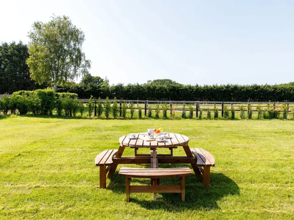 Countryside Bungalow for 4 Close to Beaches