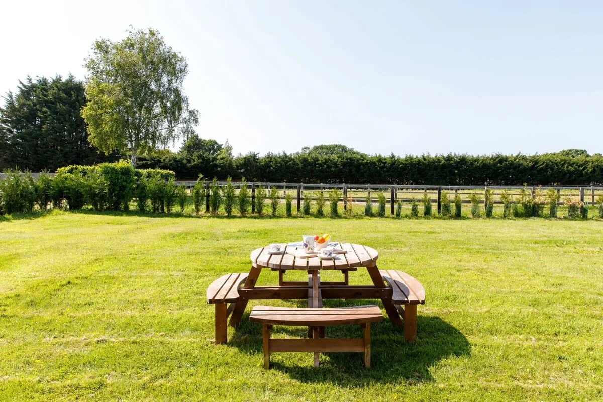 Rural and peaceful in location but within easy reach of the coast, local pubs and convenience stores.