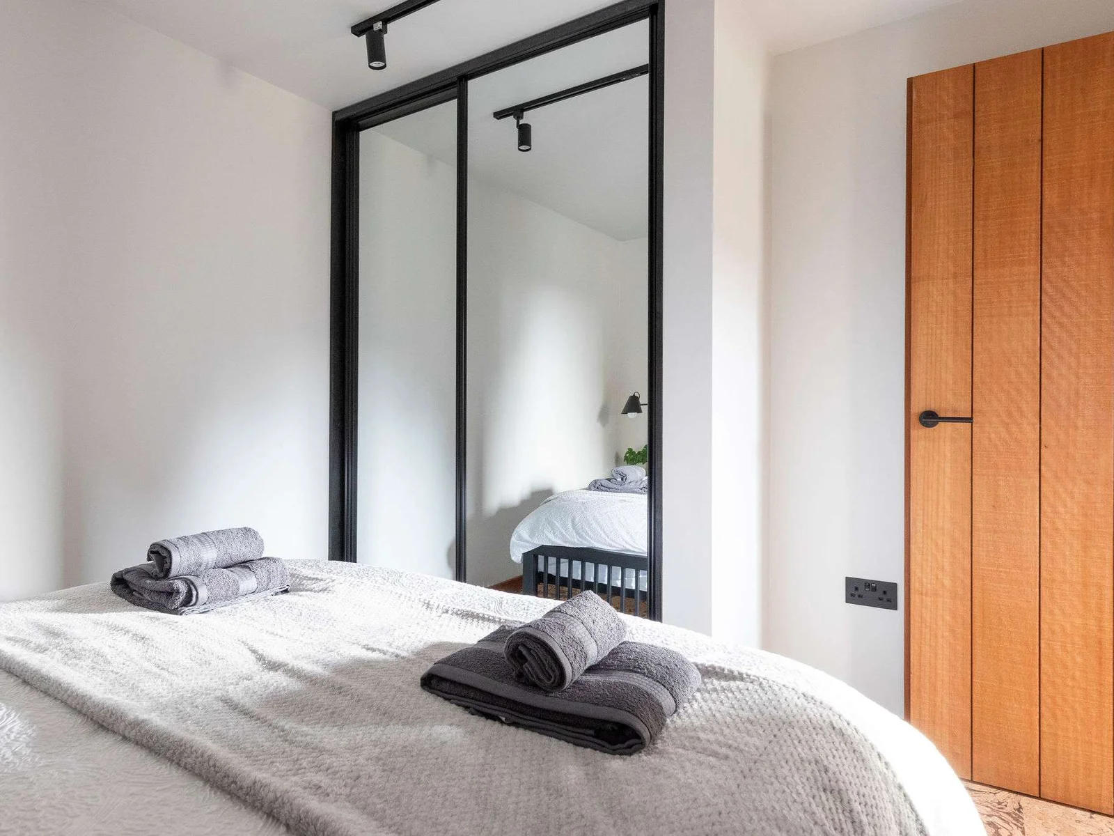 A double large mirrored wardrobe to store your belongings.