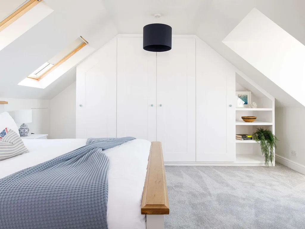 Beach house for 10 with hot tub & garden