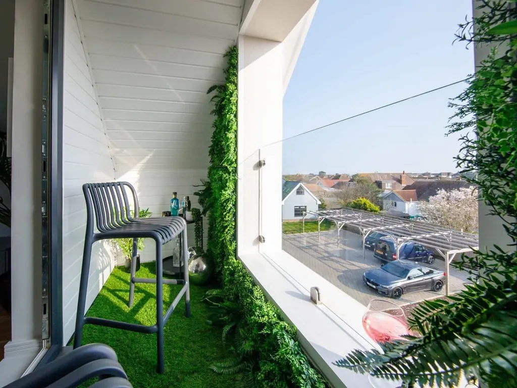 Stylish 2 Bed Apartment Nr Beach and Village