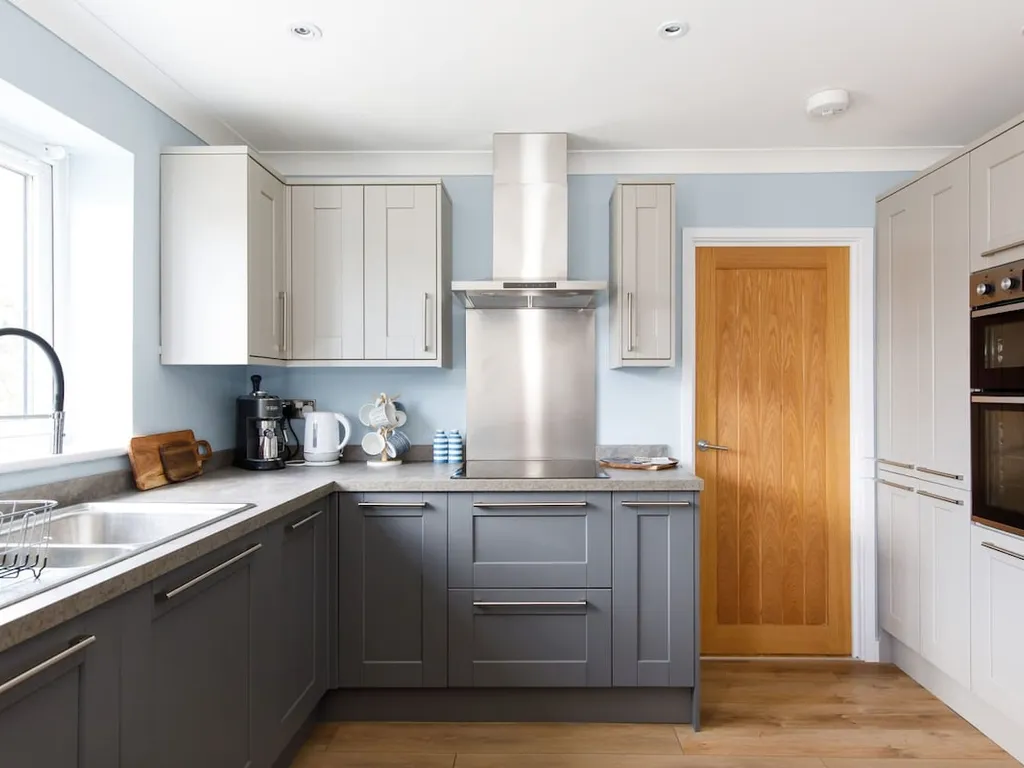 Charming Bolthole 400m to Beach