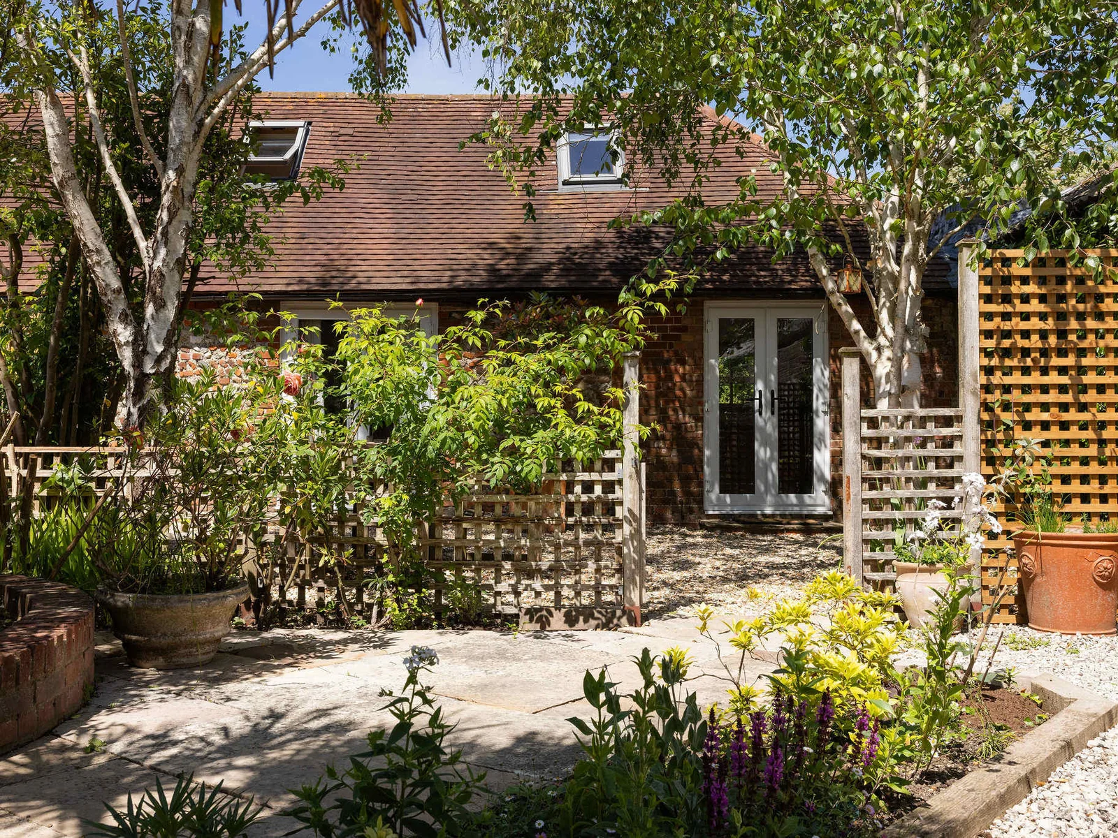 Find a shady spot and enjoy a coffee in peaceful surroundings.