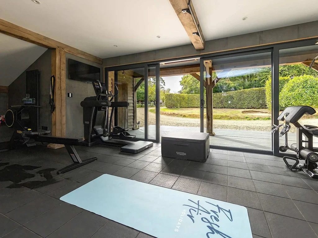 Luxury Countryside Barn with Pool & Gym | Sleeps 10
