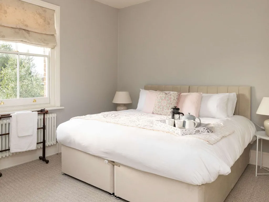 House & Annexe, Sleeps 18, Heated Pool