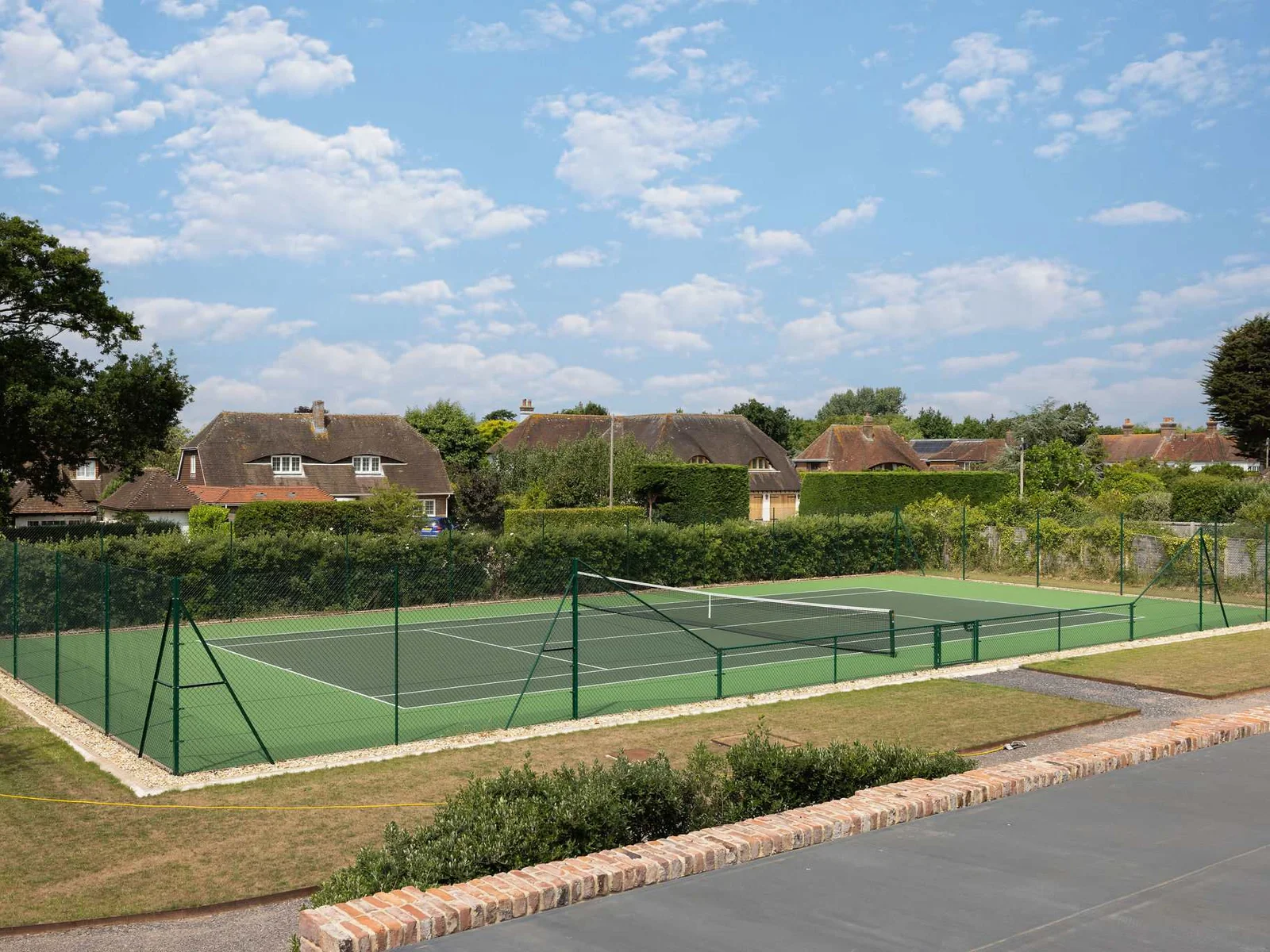 Smart, full-size tennis court for active days