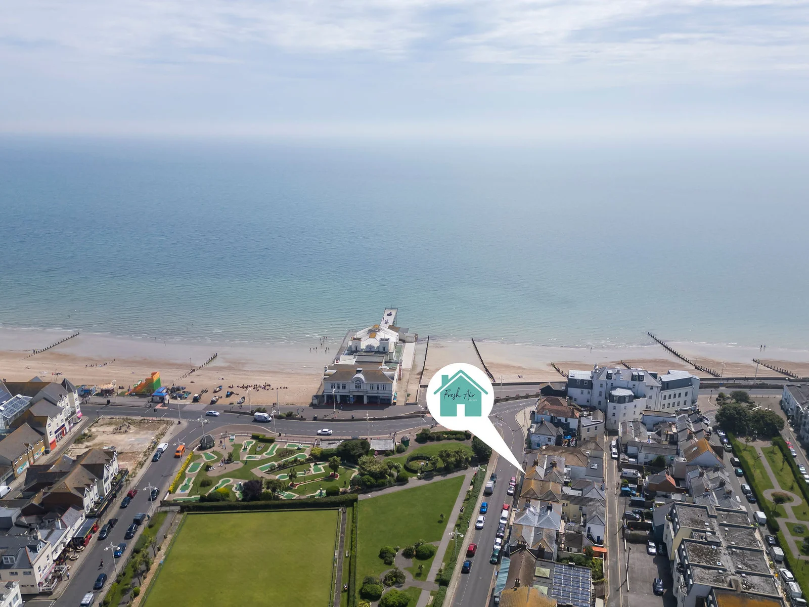 The apartment is close to the beach and the town.