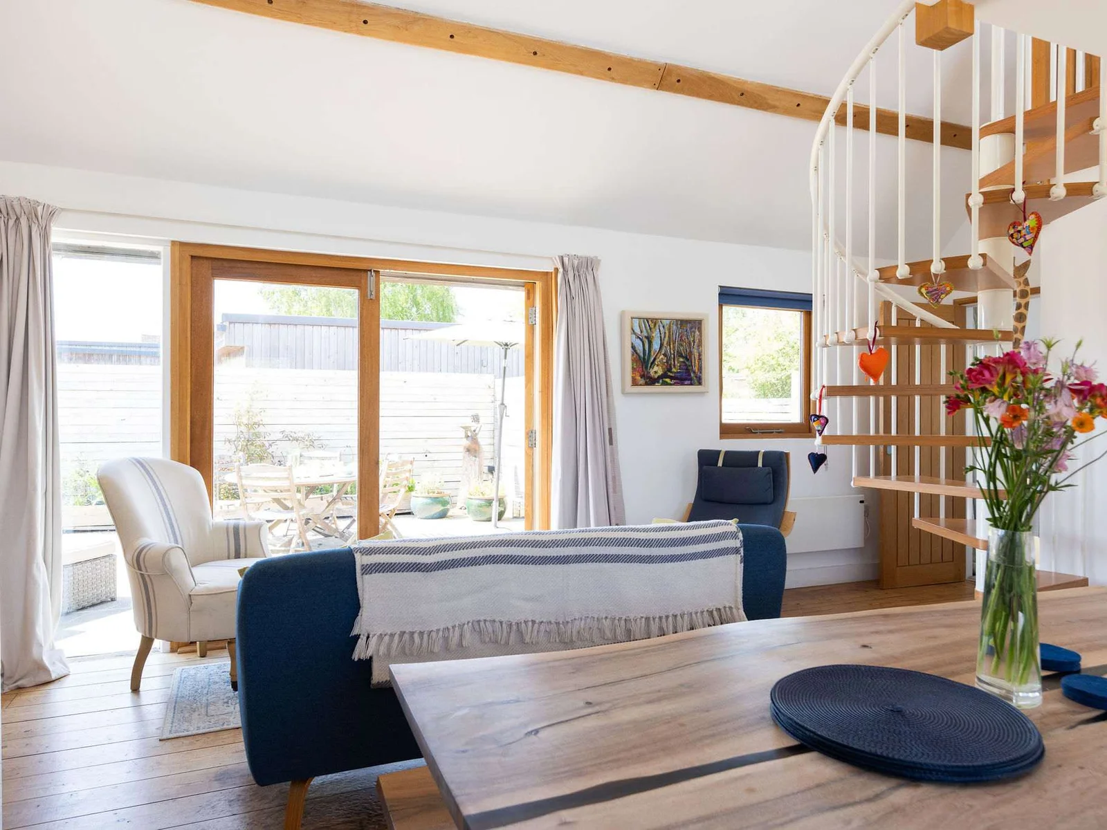 The ideal space for intimate chats or simply a moment of quiet.