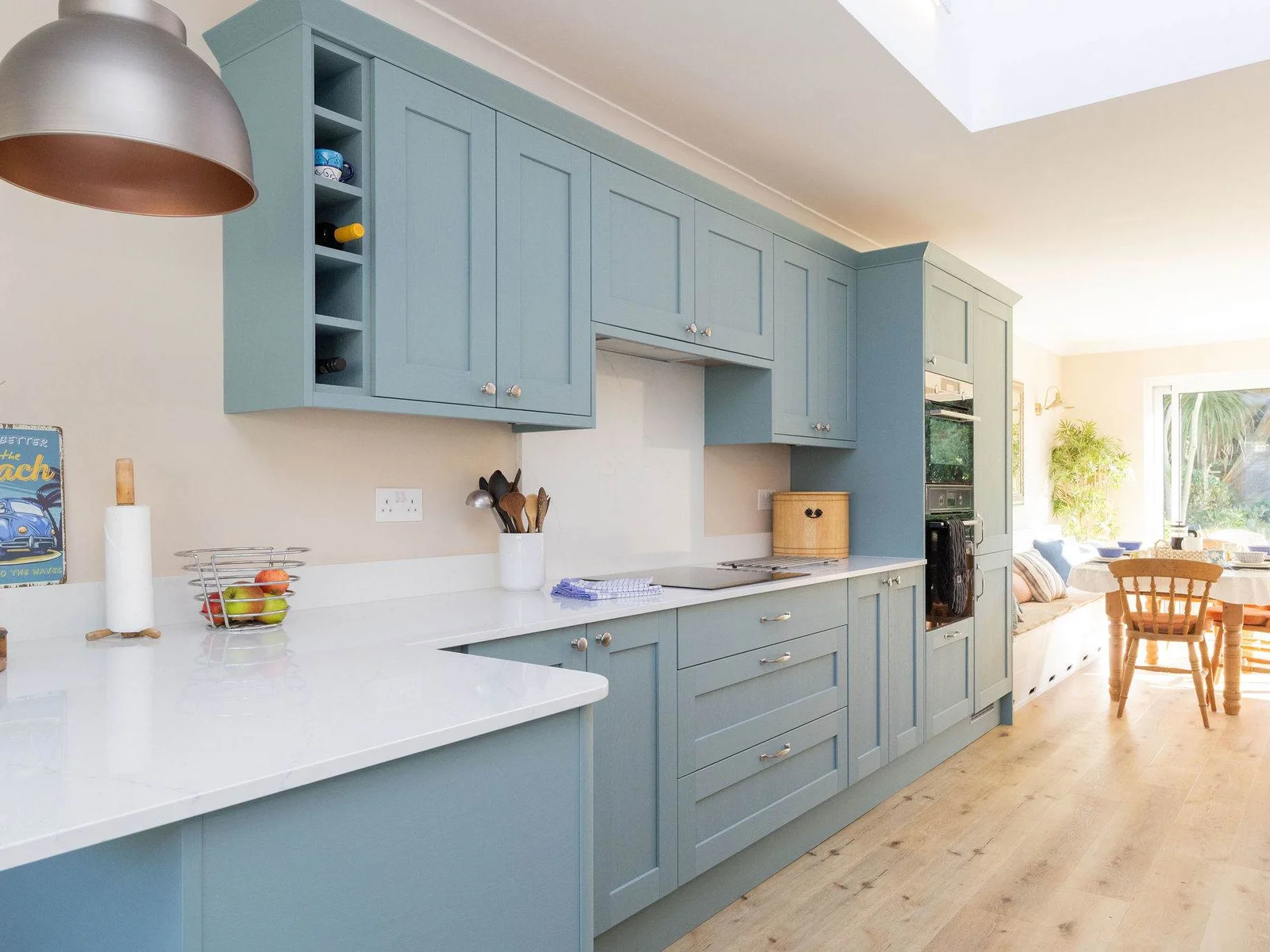 The kitchen has everything you need to prepare all meals, drinks and picnics for the beach.