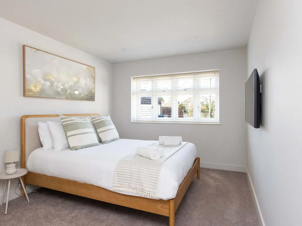 Stylish Coastal 3BD Bungalow with Garden