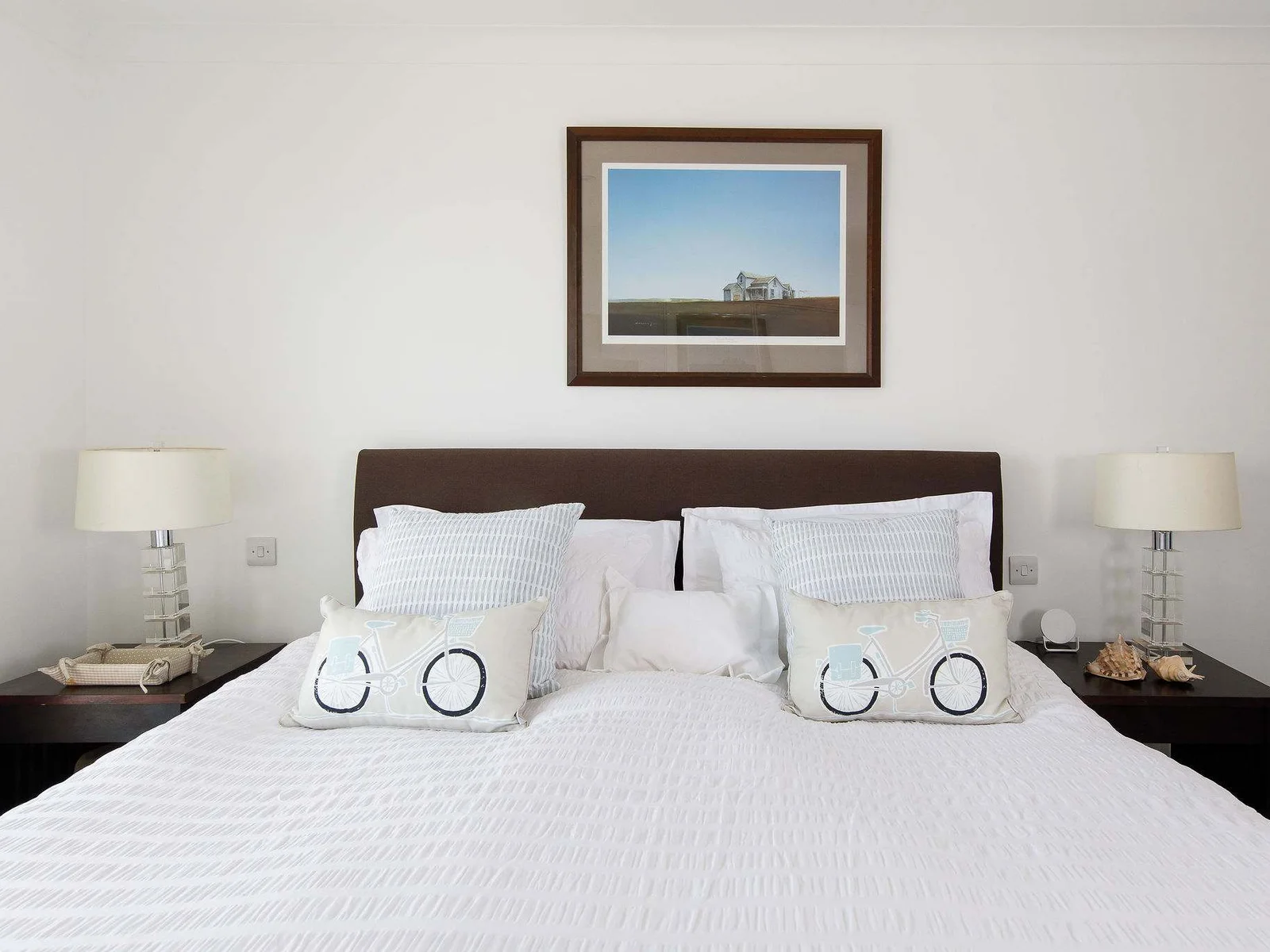 Expect a great night's sleep in this luxury super king bed.