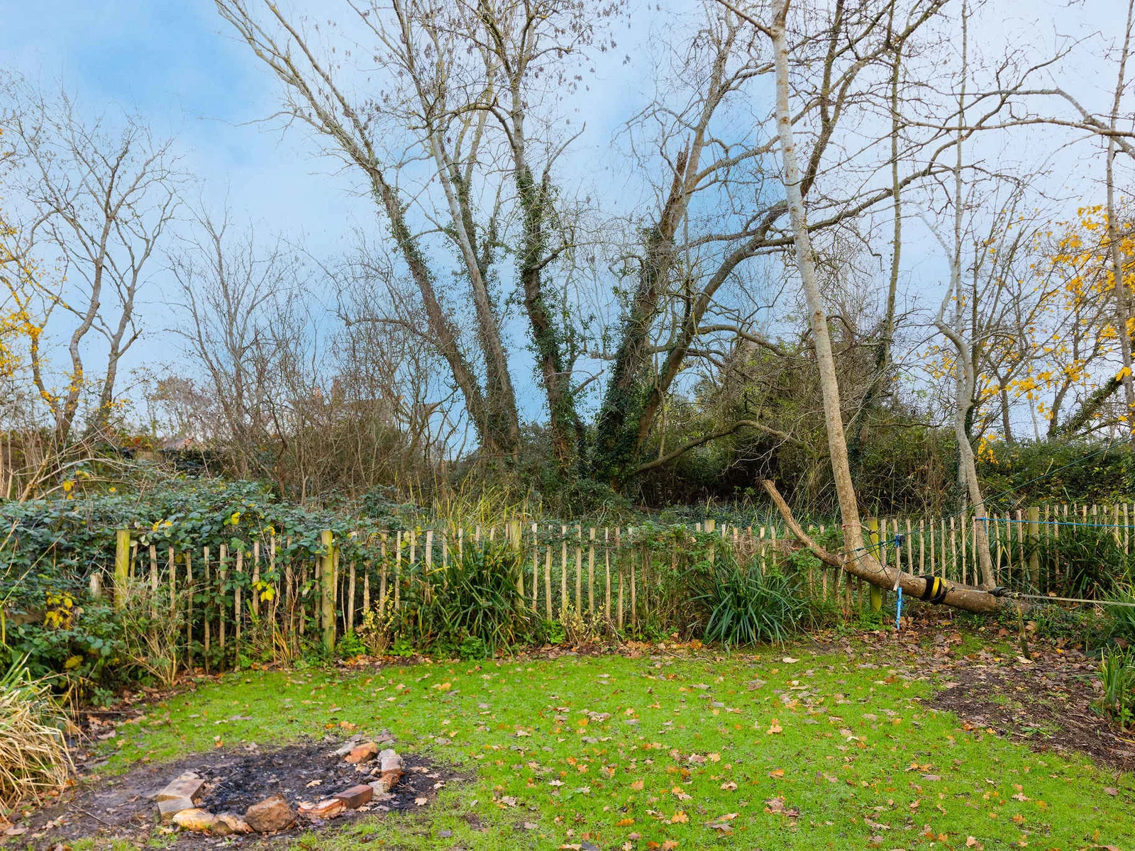 Spacious garden with plenty of room to relax and play