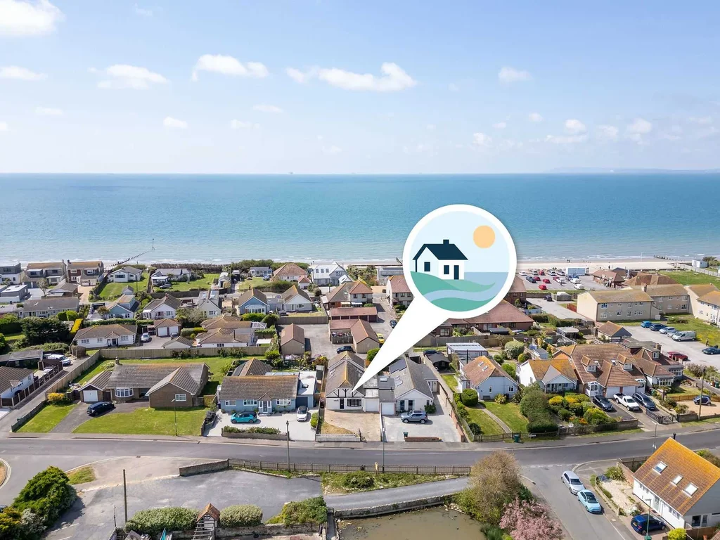 Coastal Home for 8 in Bracklesham w Parking