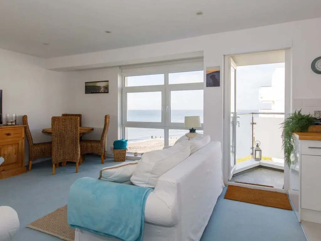 Two Bed Seafront Escape in East Wittering