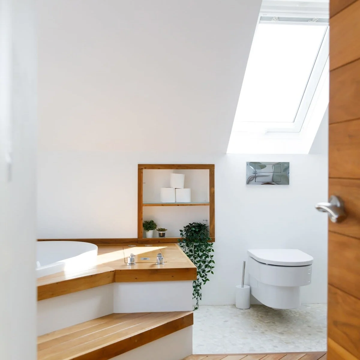 The ensuite has a luxurious sunken bath. Find time to unwind and clear your mind.