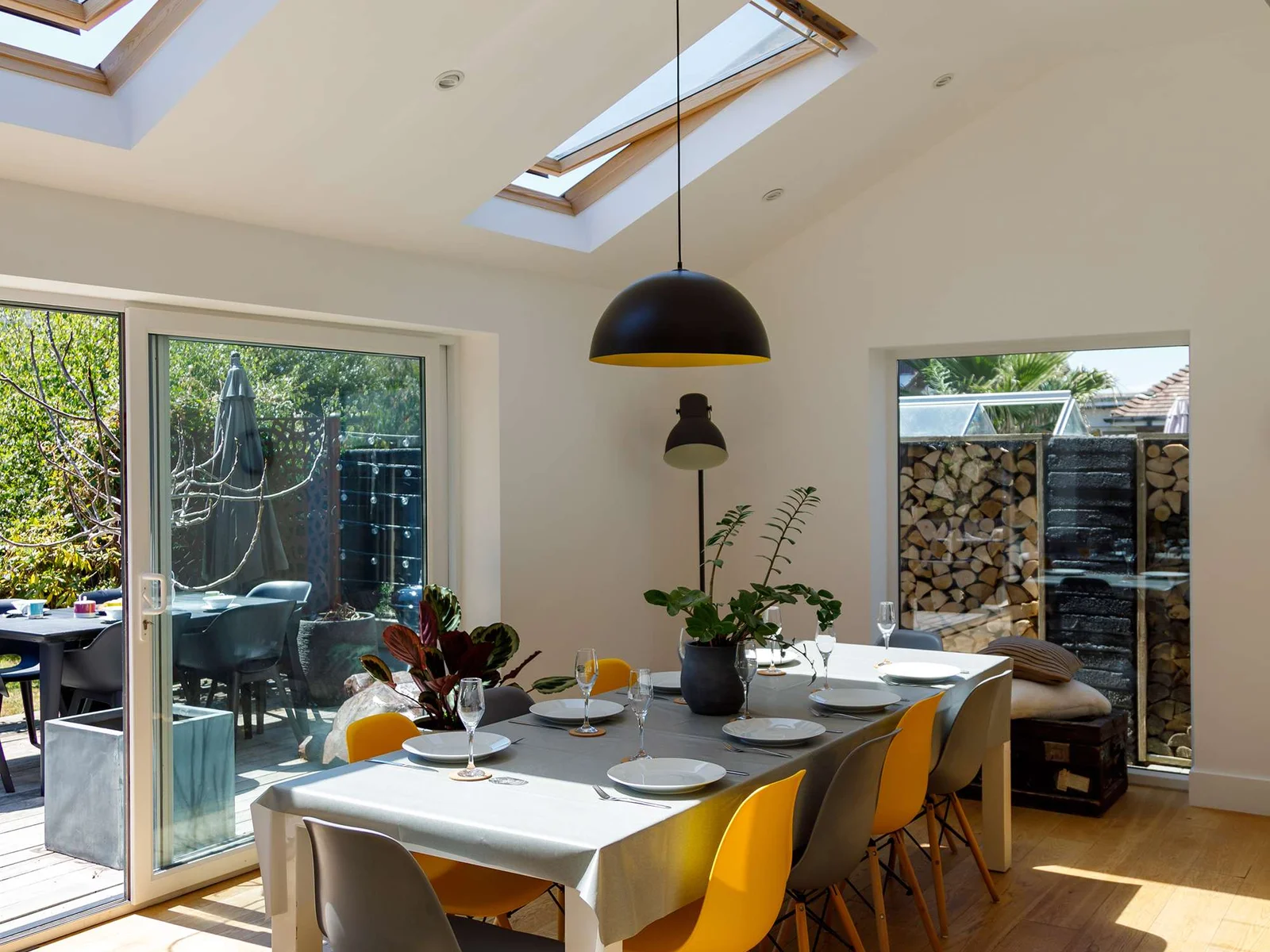 Stop and look at the bright dining area where you’ll get to serve your homemade meals