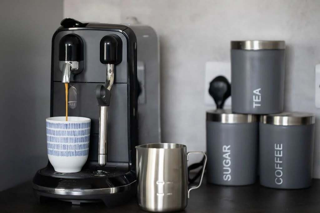 You'll find everything you need to make tea and coffee.