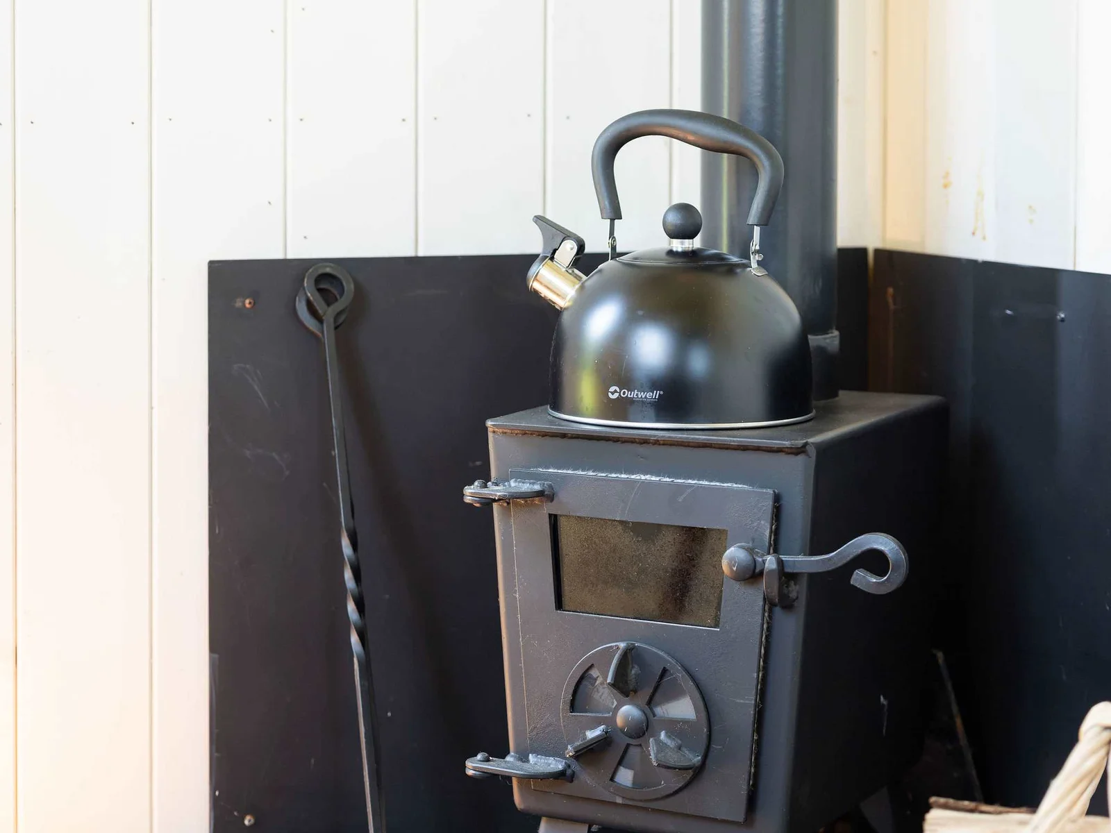 Ample logs will be provided during your stay to enable you to stoke up the internal log burner & cosy up for the evening