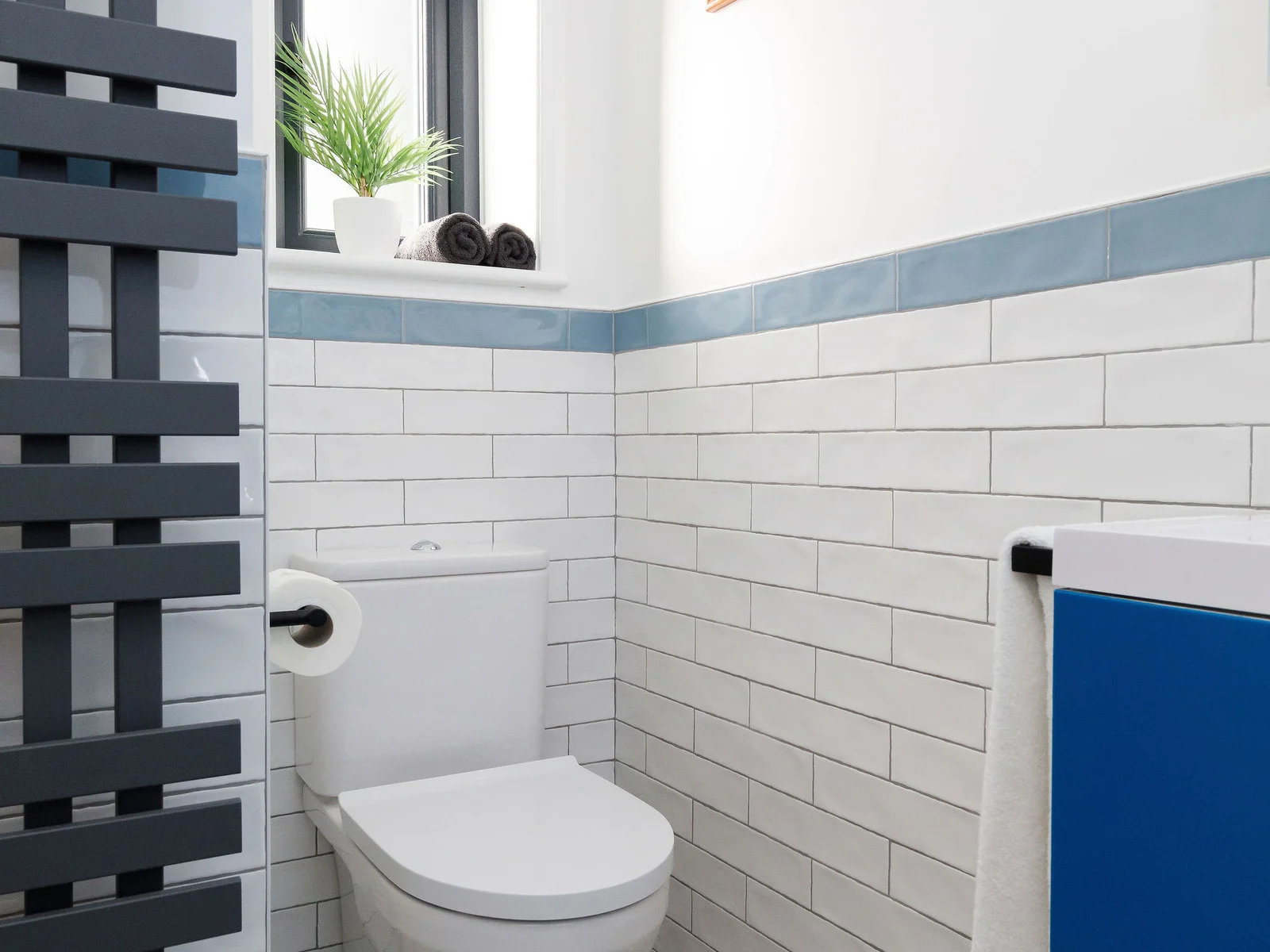 The downstairs WC.