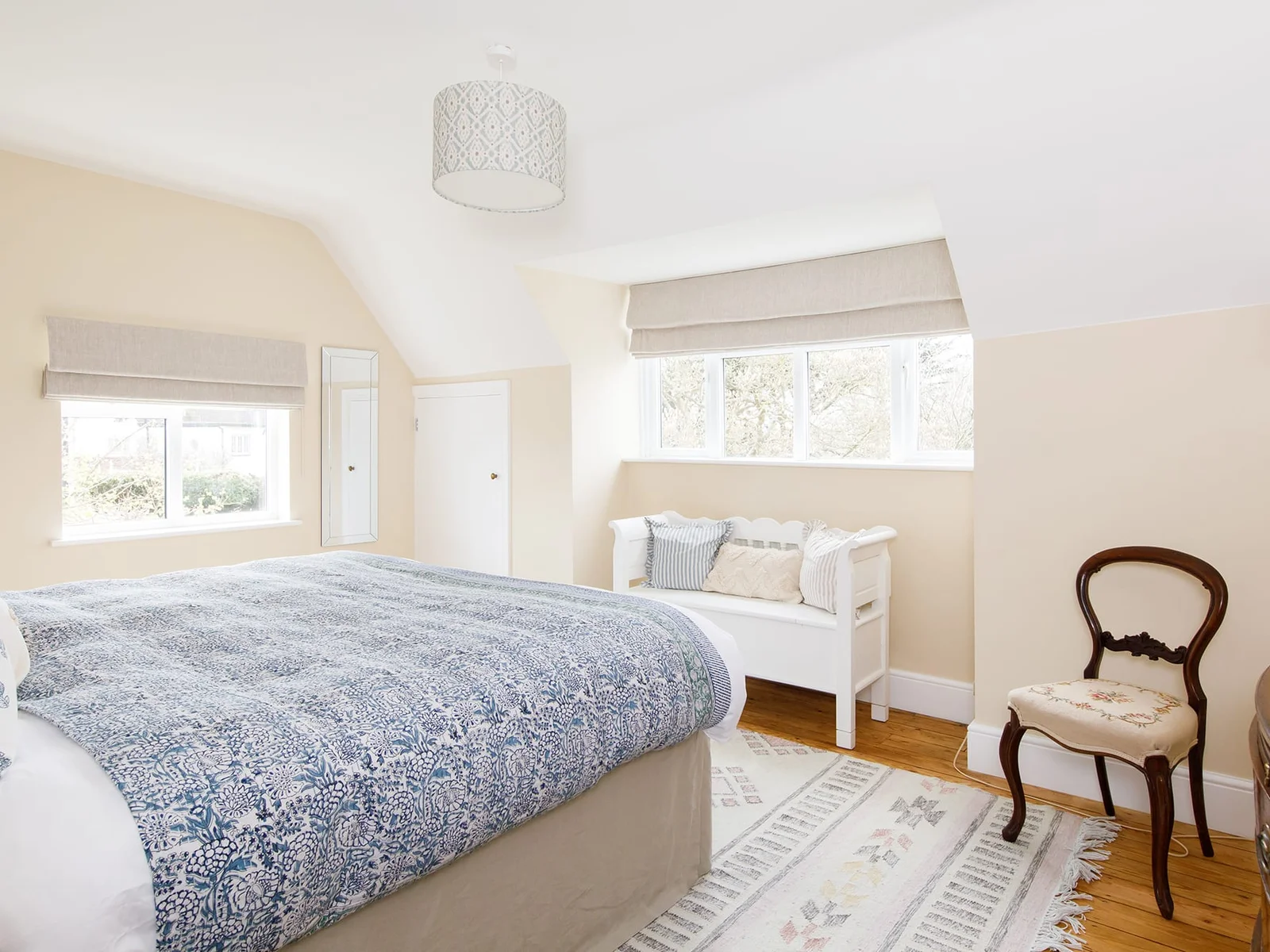 The master bedroom has a king bed that can split into twin bed. It also has a pull out floor mattress.