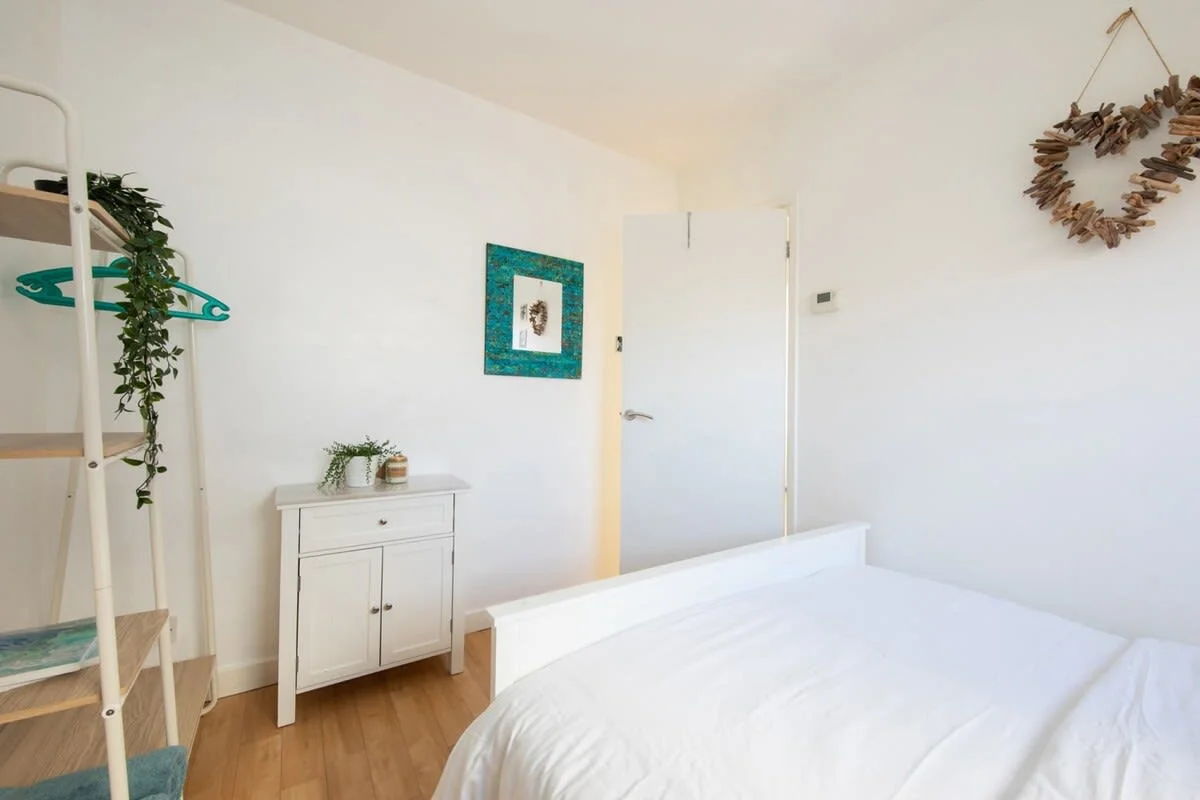 The rooms have plenty of storage space for your belongings.