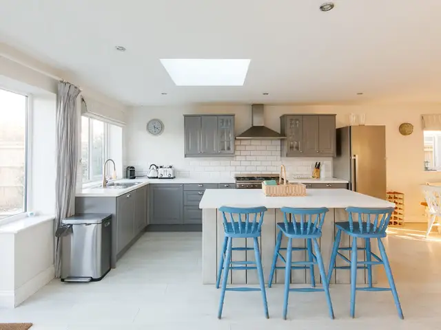 4BR Beach House sleeps 10 – 5 mins walk to the Sea