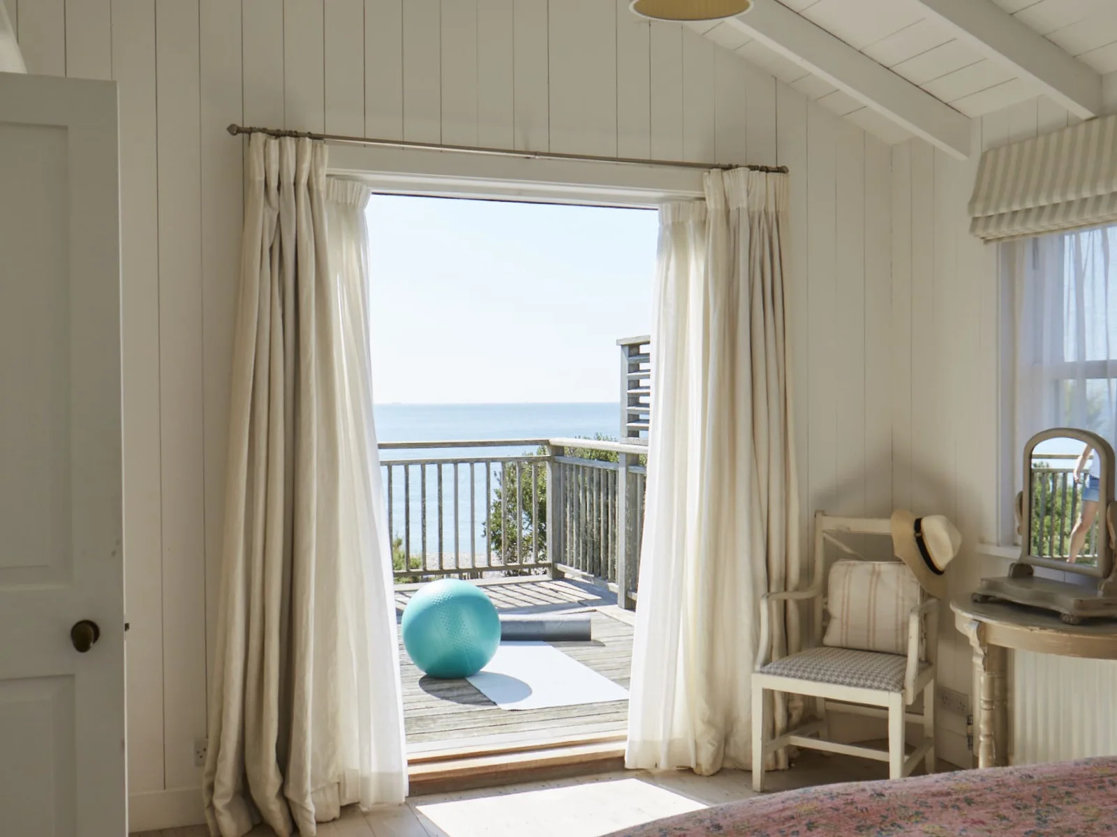 Wake to the ocean air, take in sea views with a morning tea or stretch out on the deck with your yoga mat.