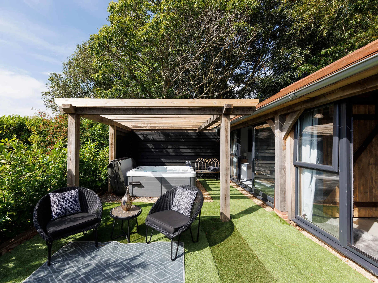 Your own little outdoor haven to enjoy!