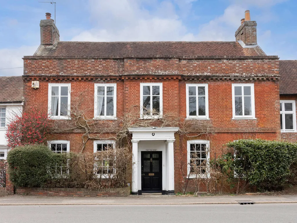 Country Retreat – Sleeps 14 – Large Garden