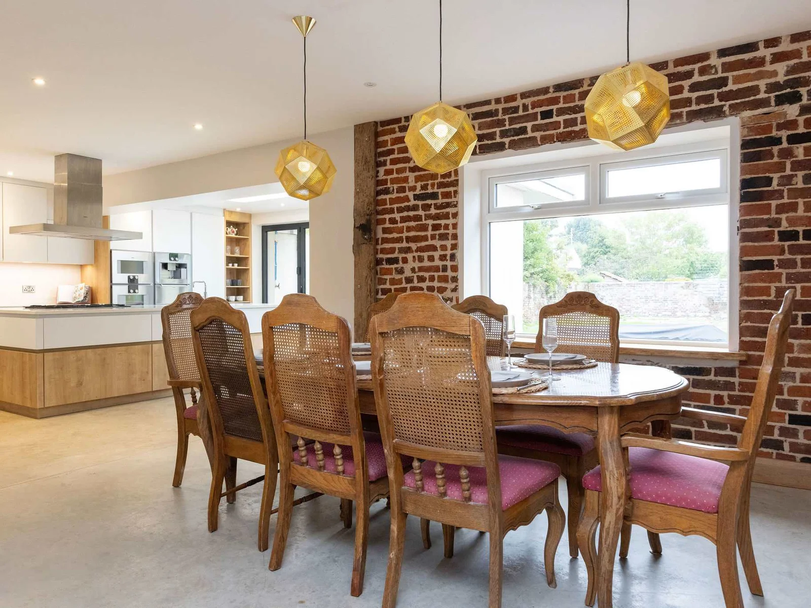 Enjoy the overhead table lighting to create the perfect ambiance for dinner time!