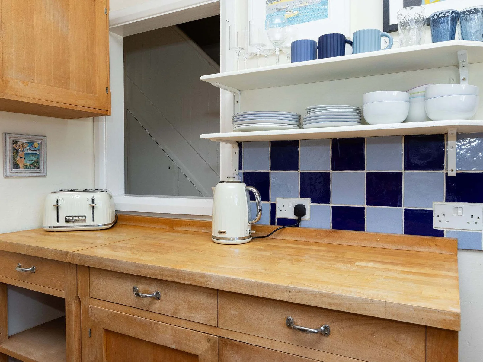 All set for your morning tea and toast!