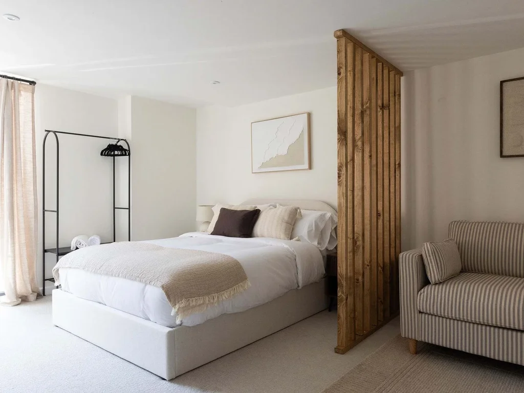 Stylish Central Chichester Flat Near Station
