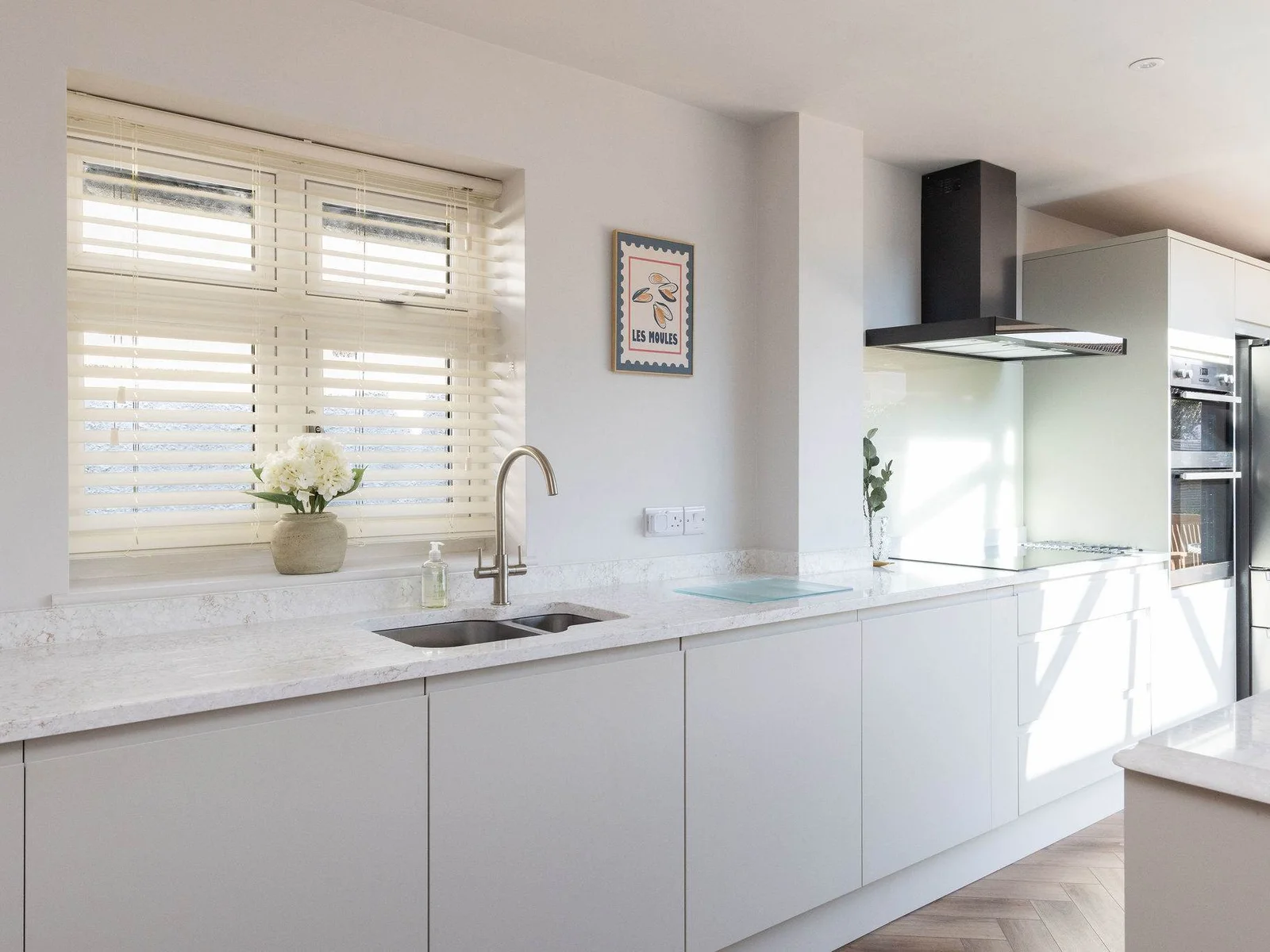 Modern coastal bungalow with bright interiors, high-end kitchen, and a relaxed, welcoming atmosphere throughout.