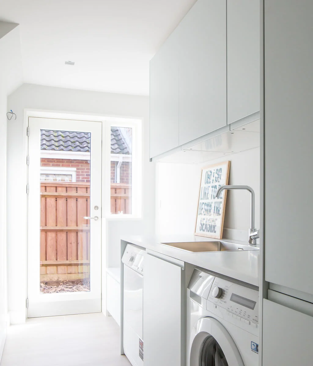 There is a handy utility room with washing machine and dryer to sort holiday washing and beach bags.