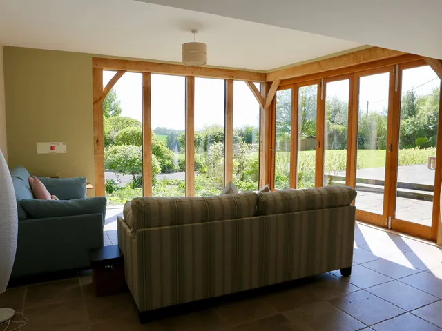 Charming Cottage for 10 in Heart of South Downs