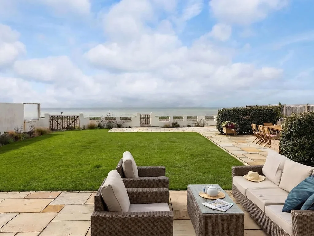 5BR Beachfront Escape with Panoramic Sea Views