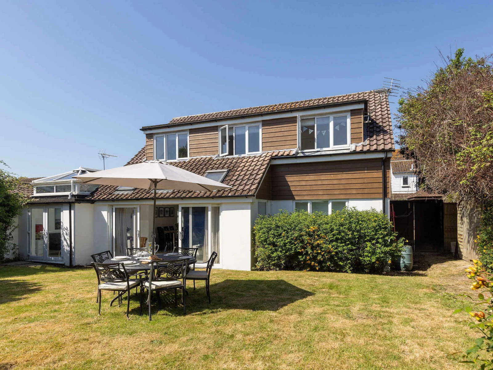 Relax under the parasol in the peaceful outdoor space of this charming seaside property.
