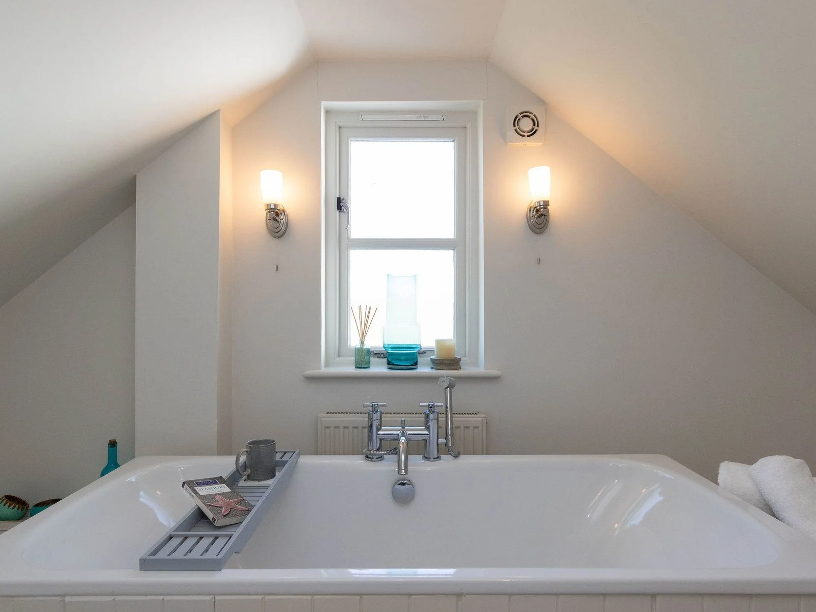 Freestanding bath for post-beach relaxation
