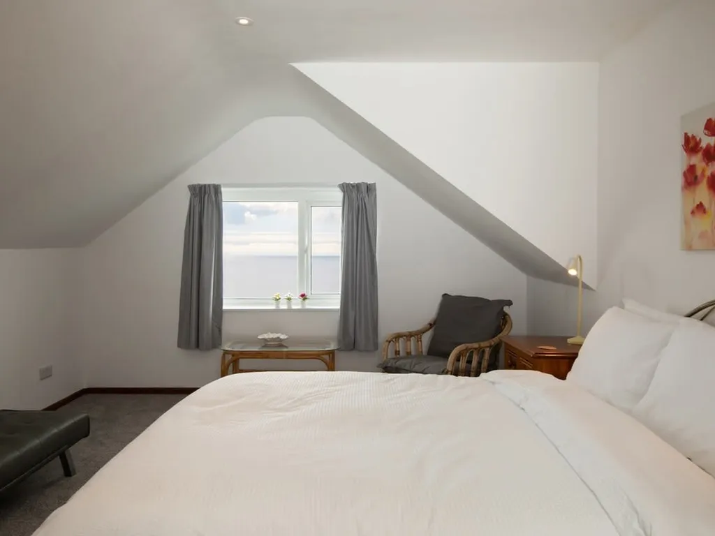 Stunning Beachfront Apt w/ Balcony & Sea Views