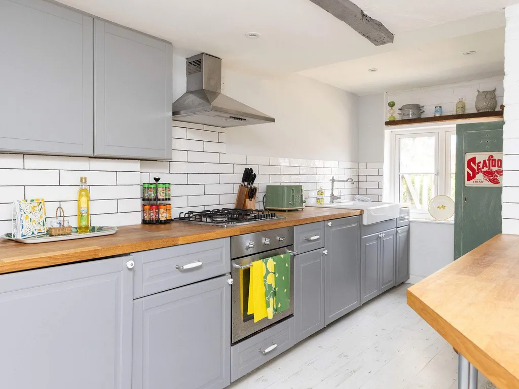 Cosy Character Cottage by the Sea