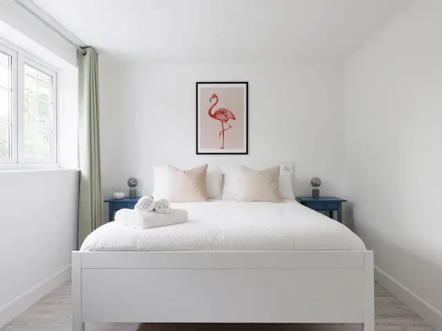 Coastal Retreat for 10 with Hot Tub