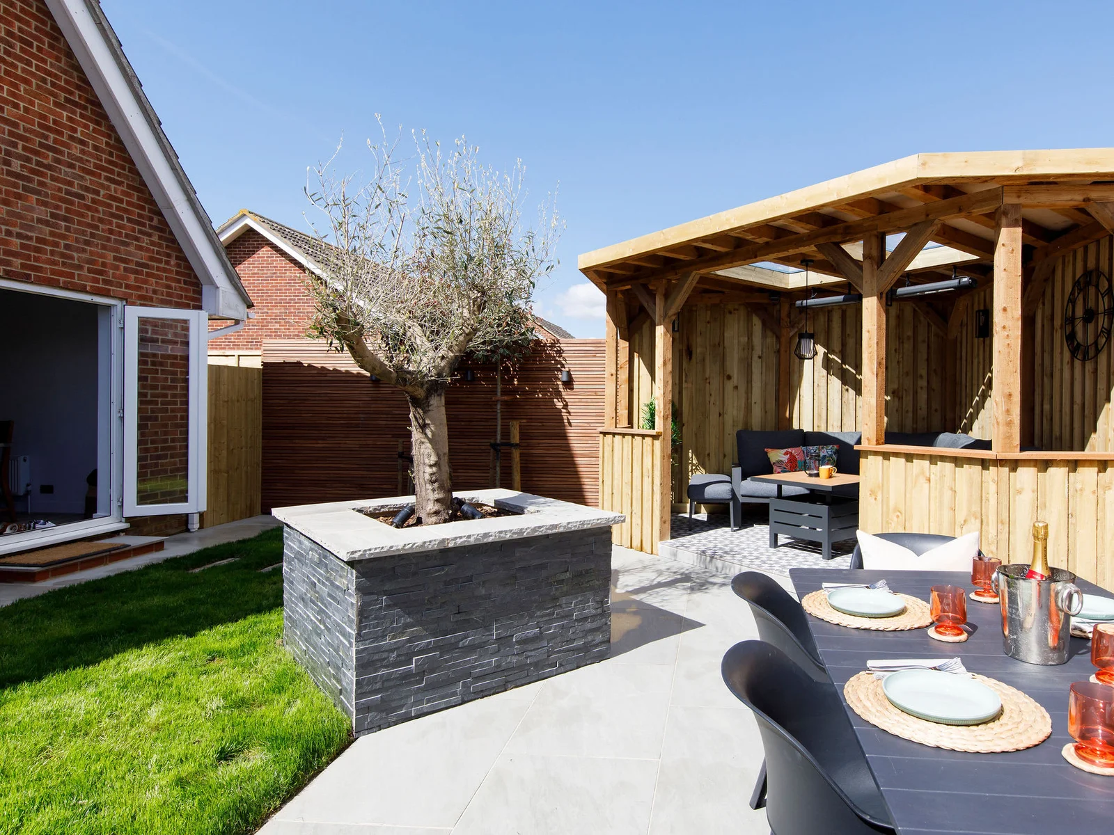 Head out to the recently renovated outdoor space for morning coffee, an evening drinks and family BBQs.