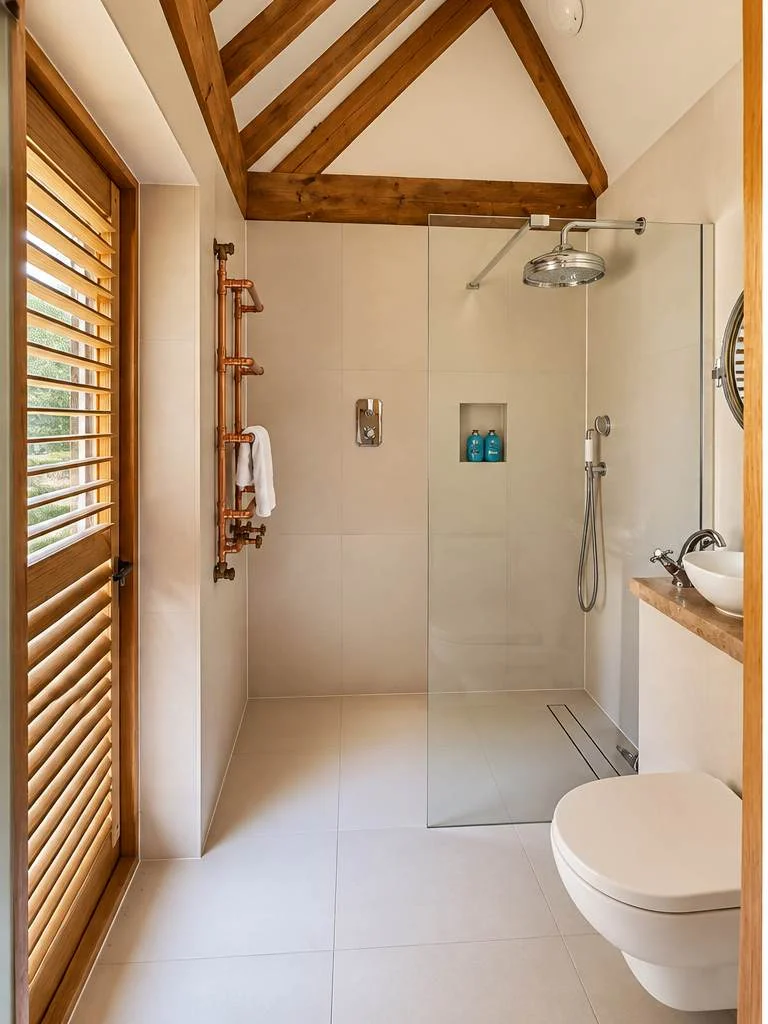 Light and Airy En Suite to Bedroom 4