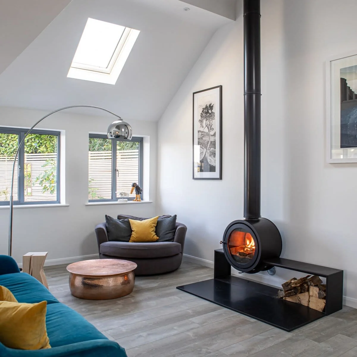 The charming wood-burning stove of the sitting room creates an inviting family setting