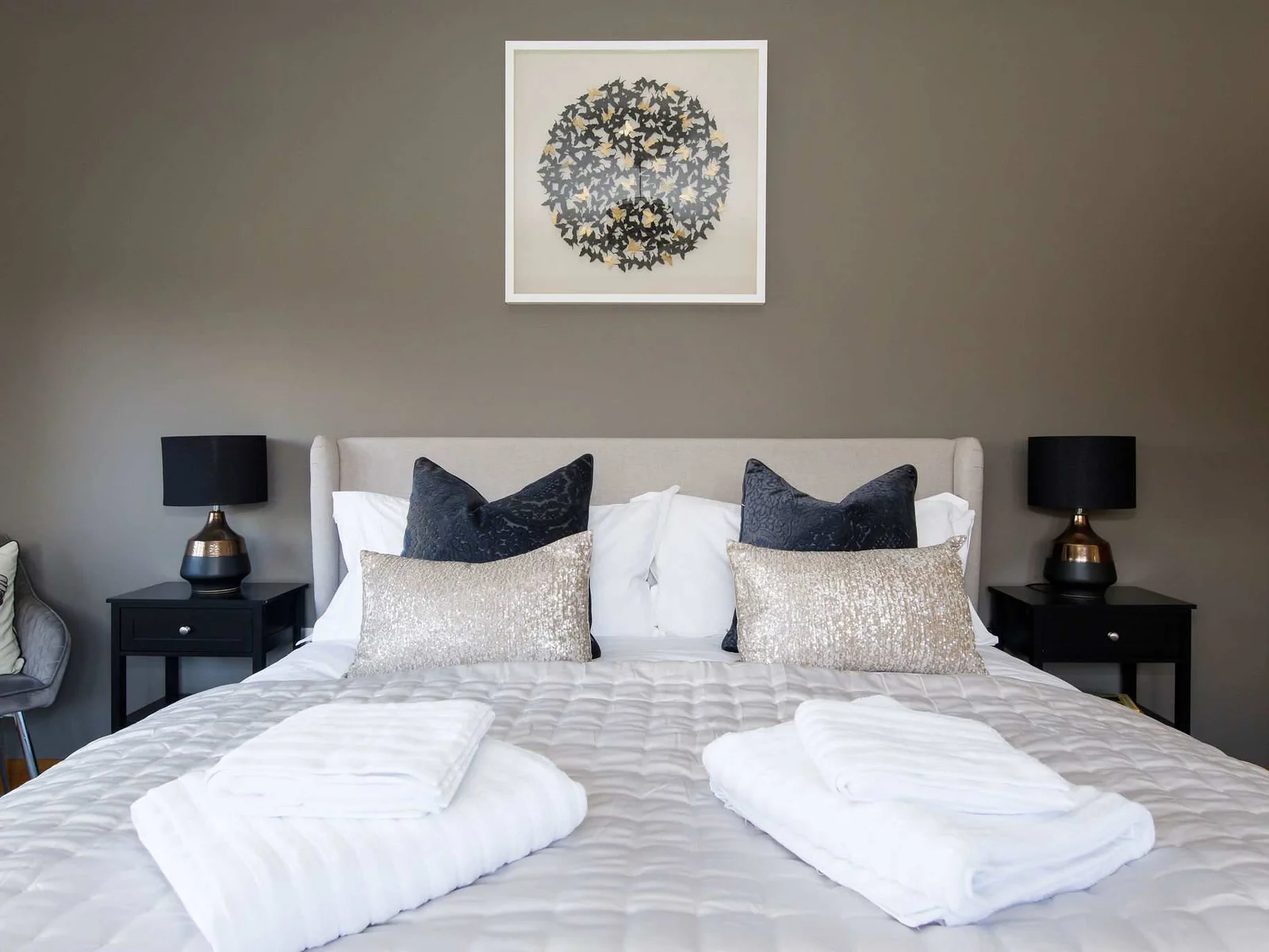 You're guarenteed a great night's sleep in this king room!