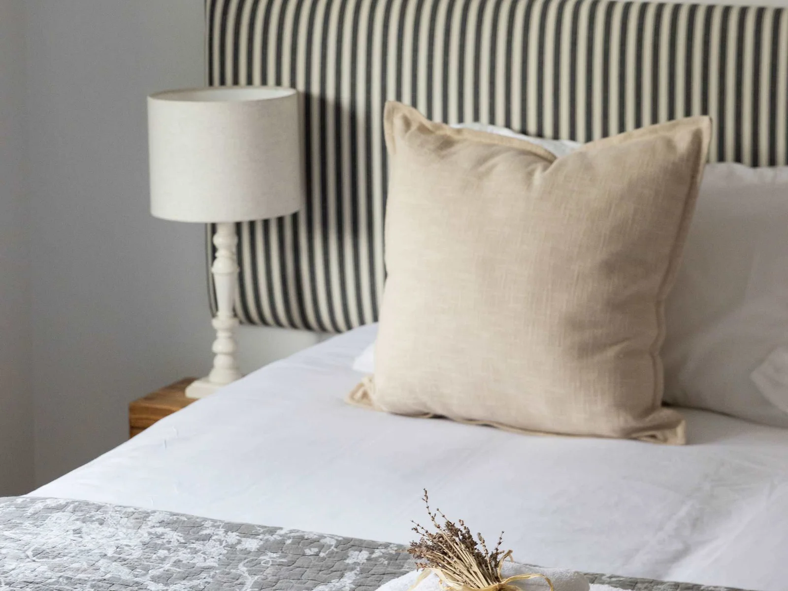 Thoughtful bedroom details with a calm and cosy feel.