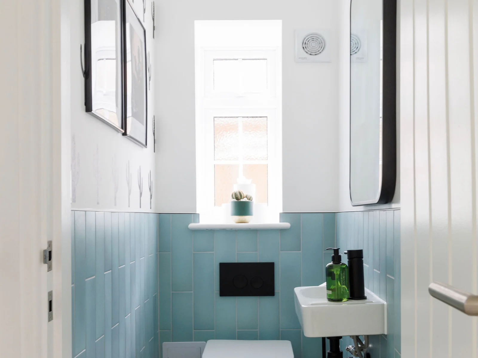 Modern bathroom with all conveniences